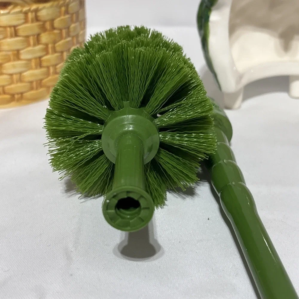 VTG 1998 Bathelle Christmas Toilet Brush Holder & Brush Ceramic Holiday New‎